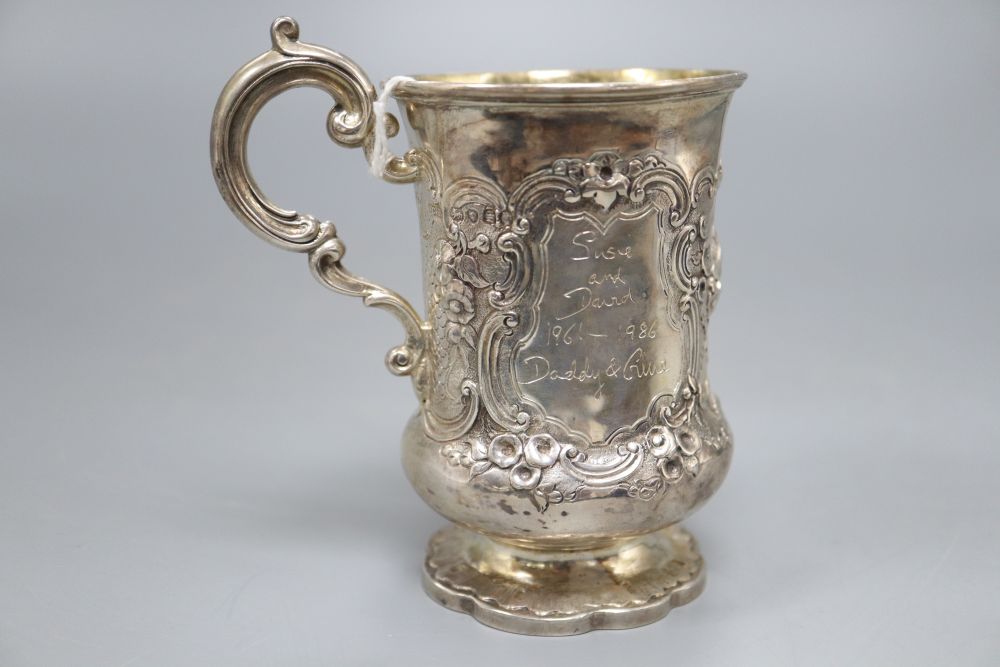 A Victorian silver christening mug, London 1841, 6.1ozs.